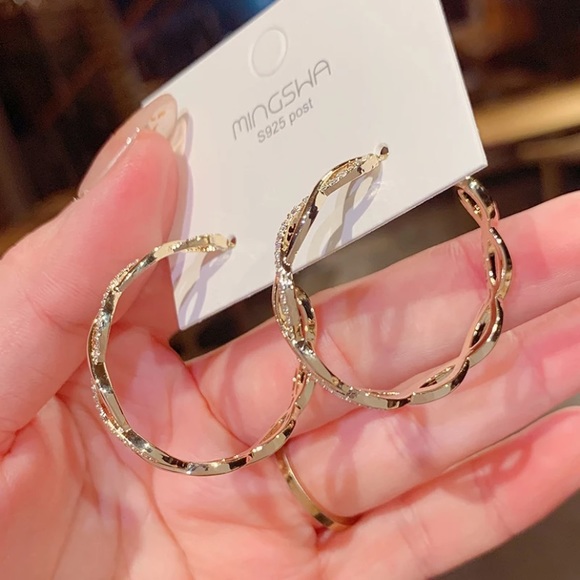New 18k gold plated hoop earrings - Picture 3 of 4